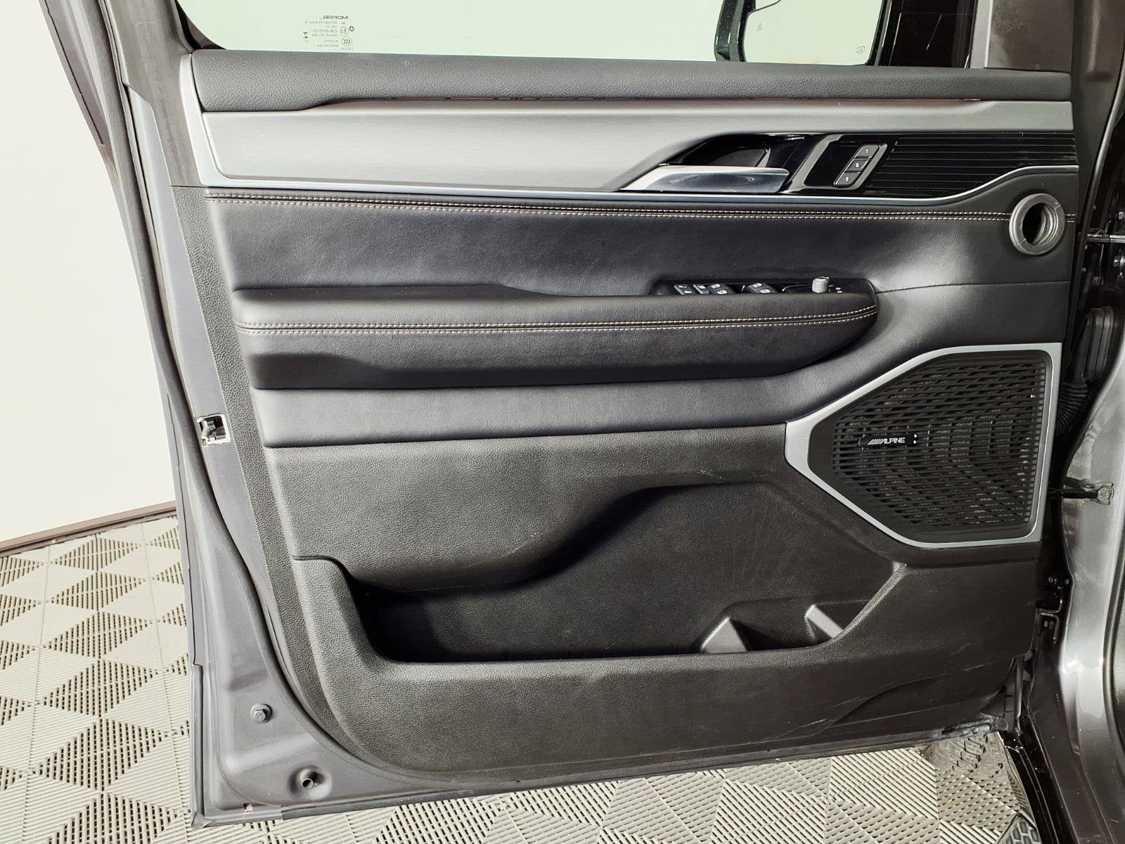 2023 Jeep Wagoneer Series II Carbide