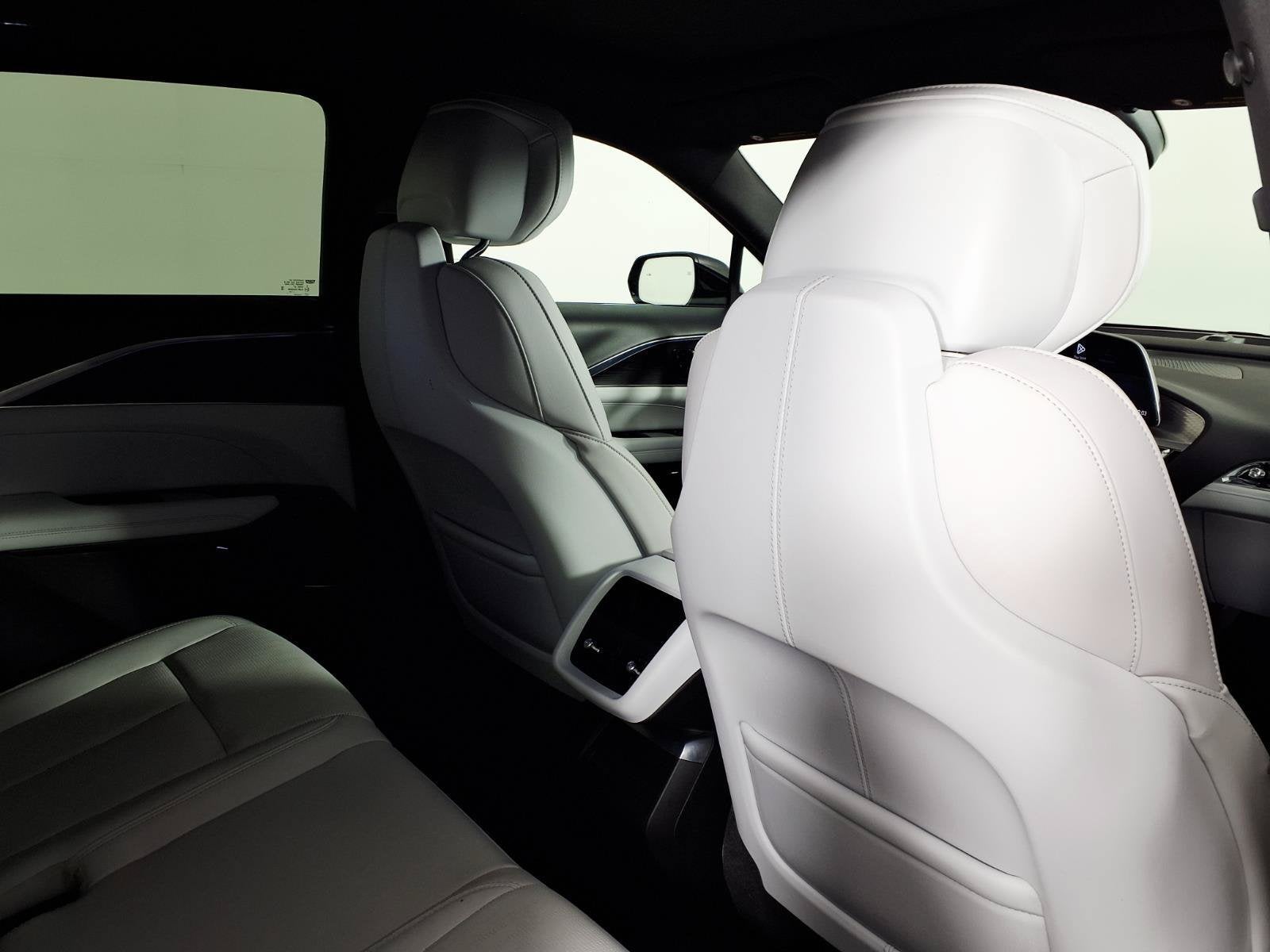 2024 Cadillac LYRIQ Luxury 1