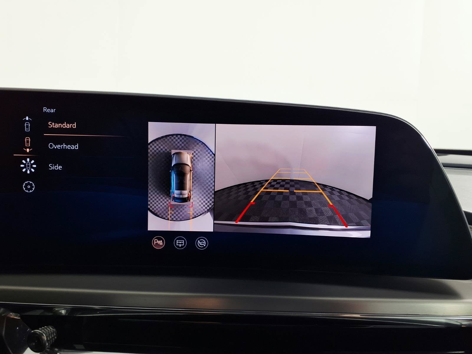 2024 Cadillac LYRIQ Luxury 1
