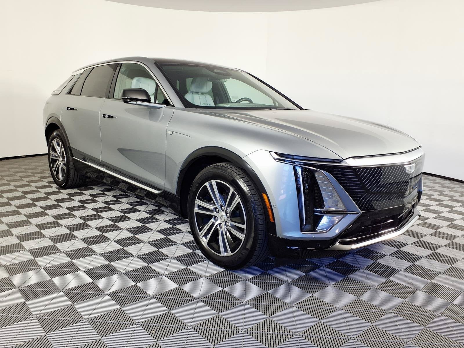 2024 Cadillac LYRIQ Luxury 1