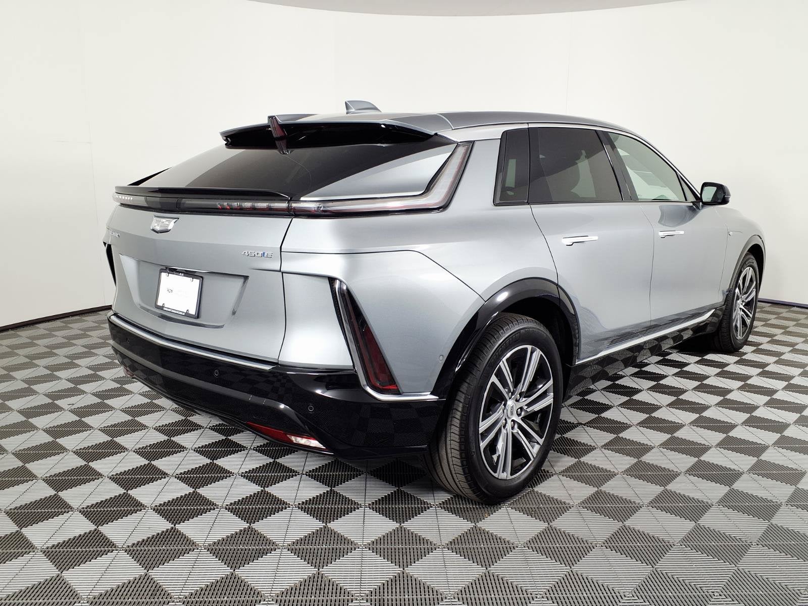 2024 Cadillac LYRIQ Luxury 1