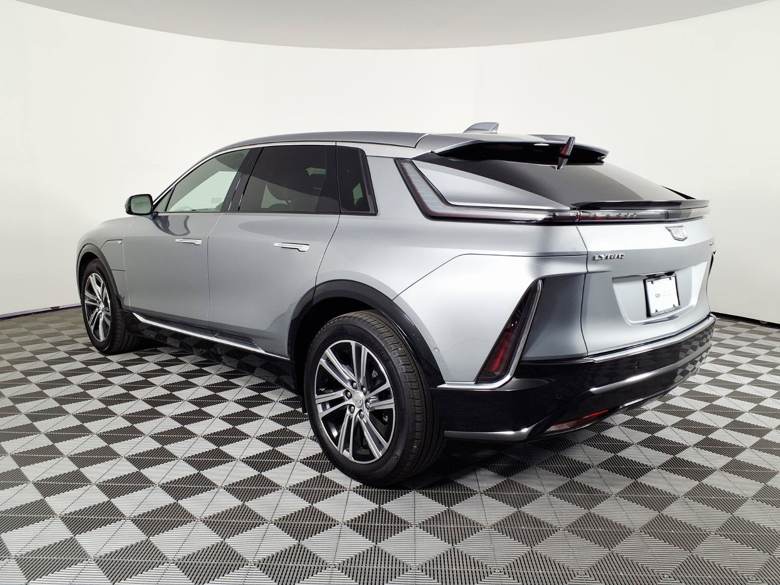 2024 Cadillac LYRIQ Luxury 1
