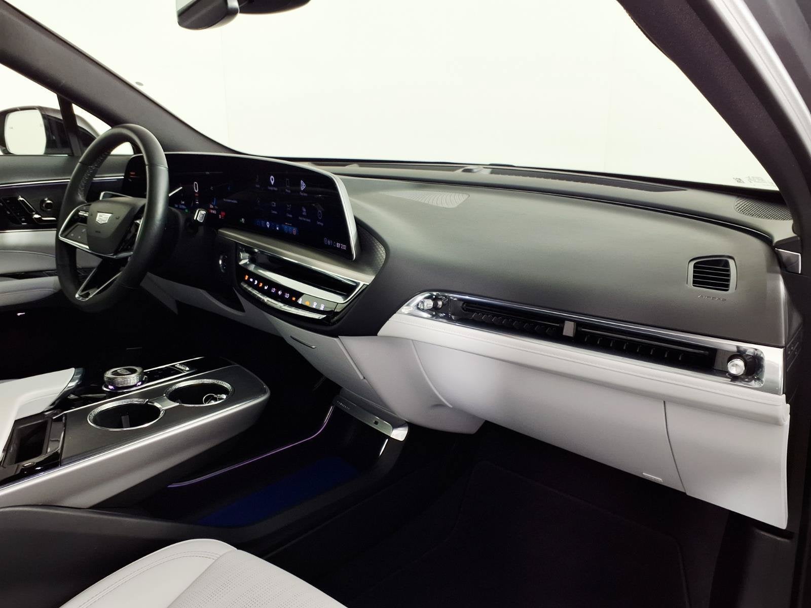 2024 Cadillac LYRIQ Luxury 1