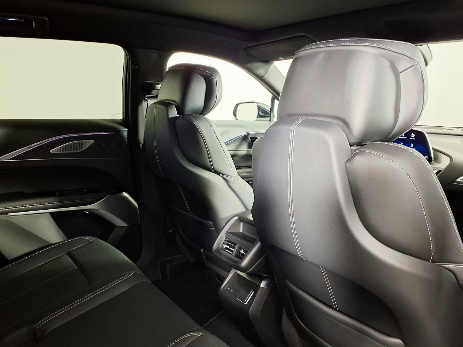 2024 Cadillac LYRIQ Luxury 2