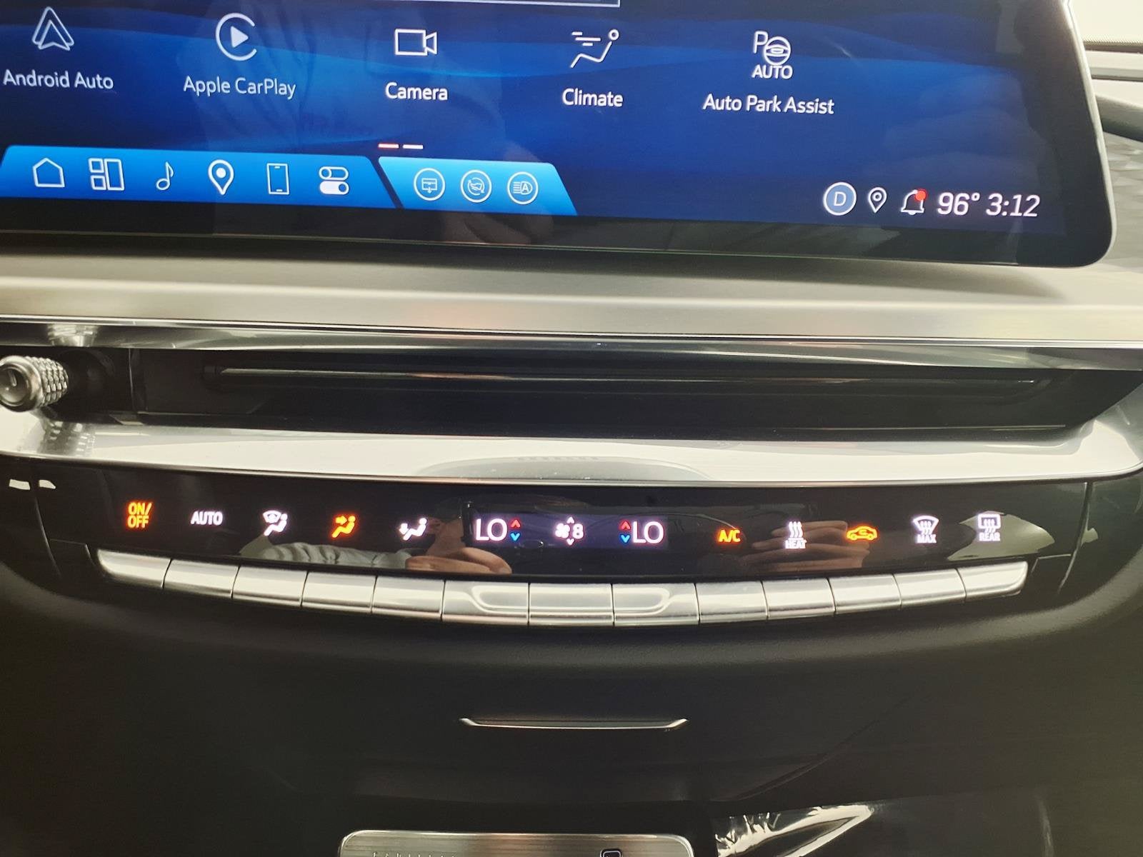 2024 Cadillac LYRIQ Luxury 2