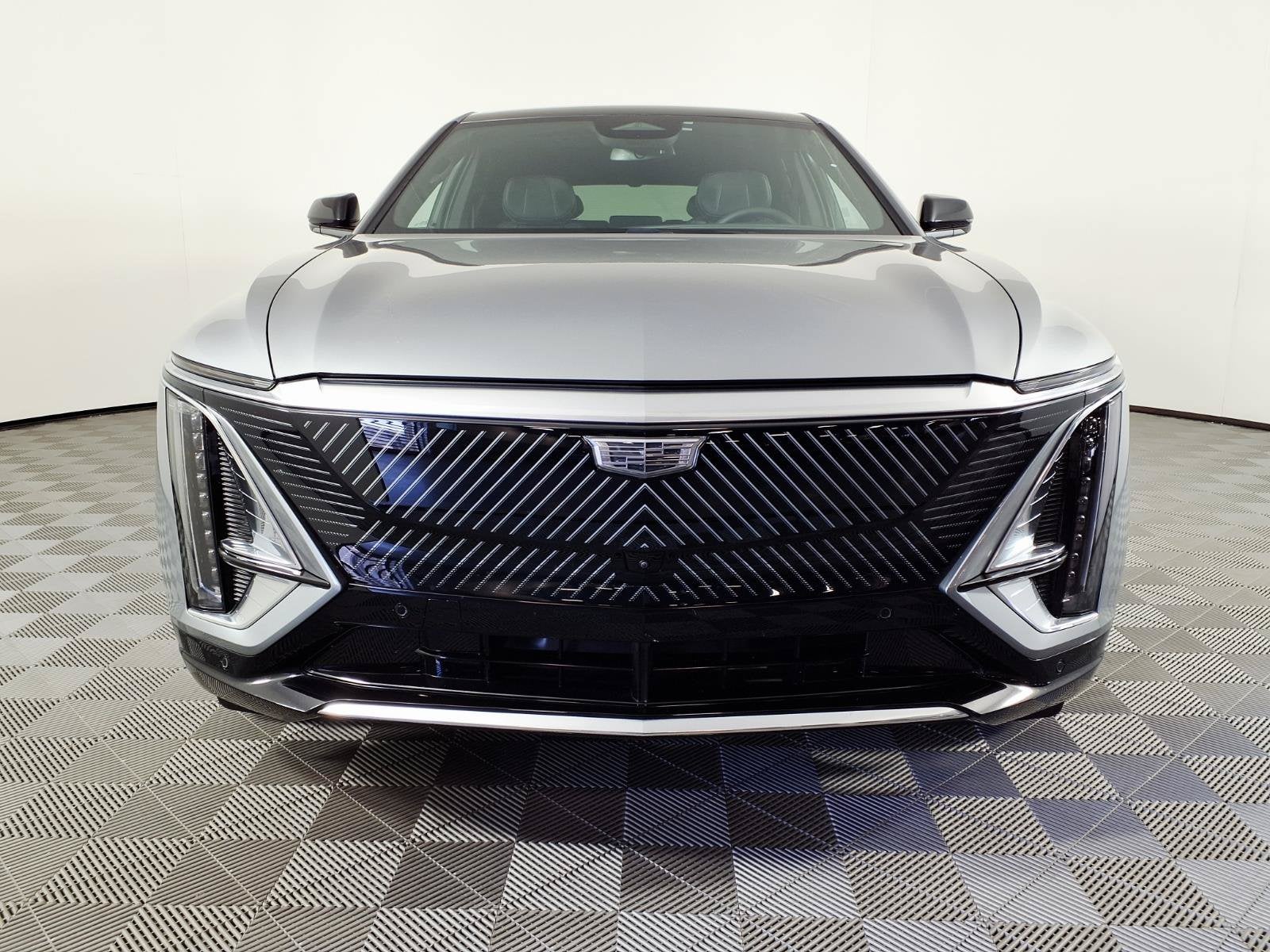 2024 Cadillac LYRIQ Luxury 2