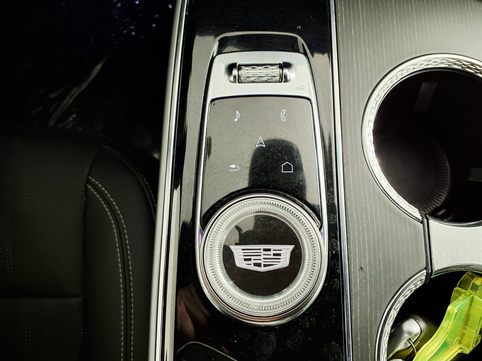 2024 Cadillac LYRIQ Luxury 2