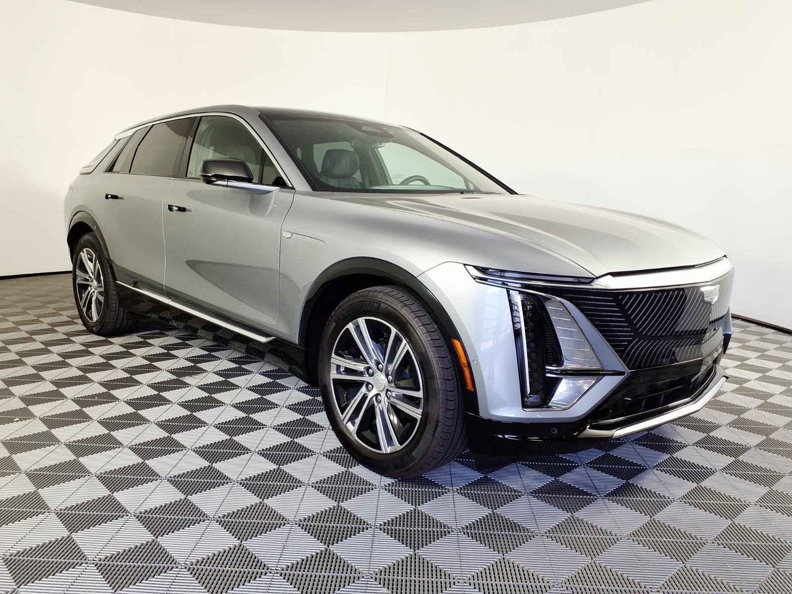 2024 Cadillac LYRIQ Luxury 2