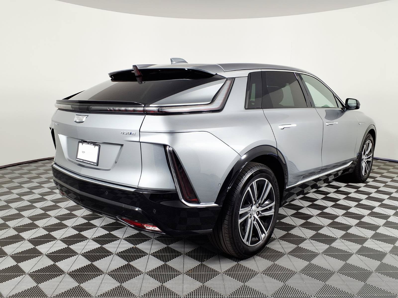 2024 Cadillac LYRIQ Luxury 2