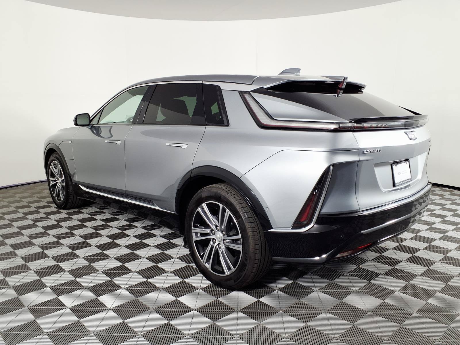 2024 Cadillac LYRIQ Luxury 2