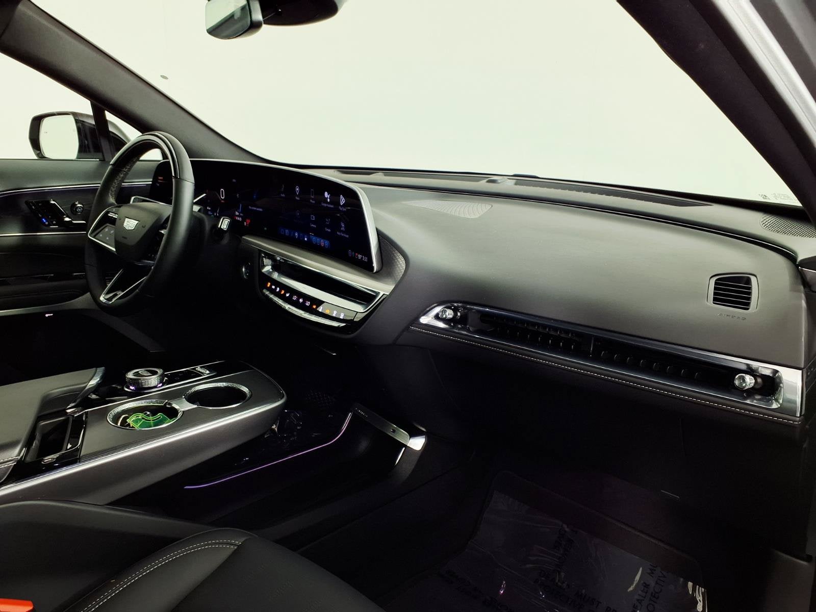 2024 Cadillac LYRIQ Luxury 2