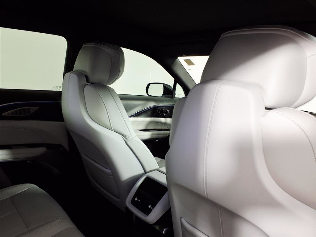 2024 Cadillac LYRIQ Luxury 2