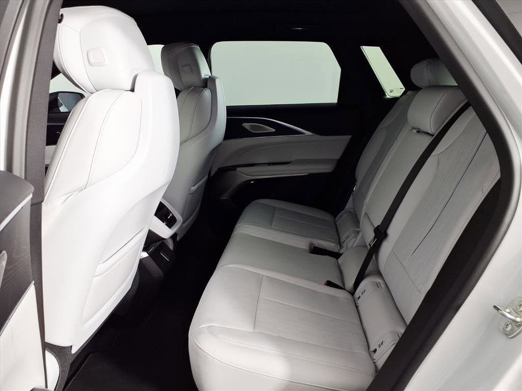 2024 Cadillac LYRIQ Luxury 2