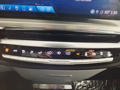 2024 Cadillac LYRIQ Luxury 2