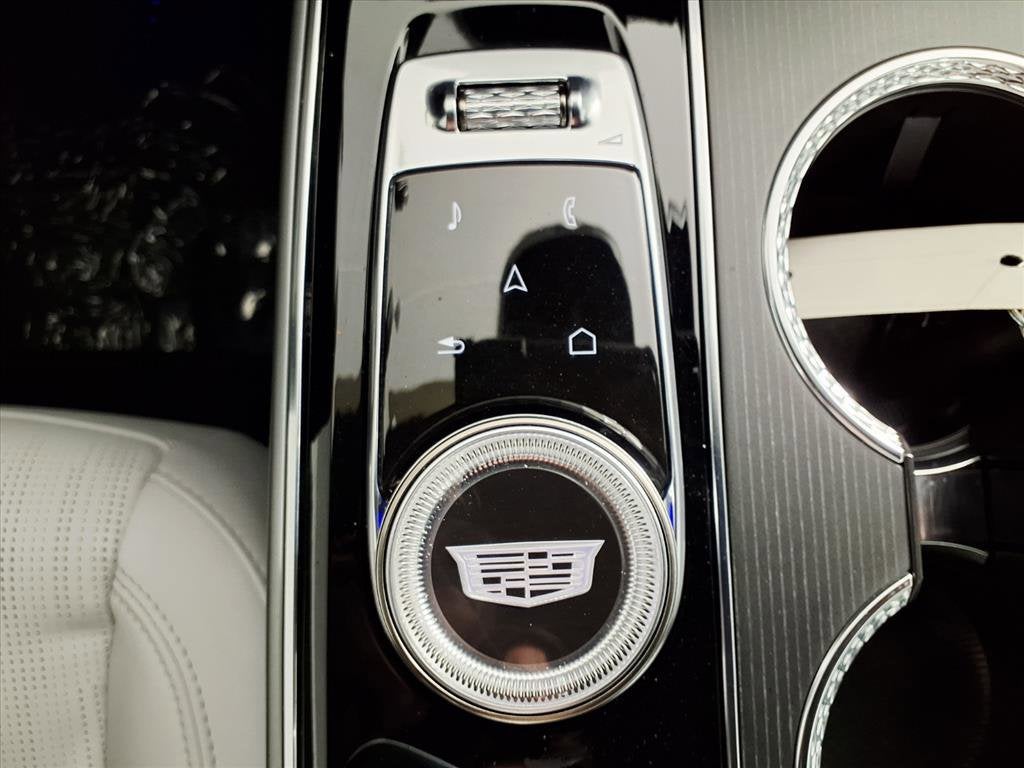 2024 Cadillac LYRIQ Luxury 2