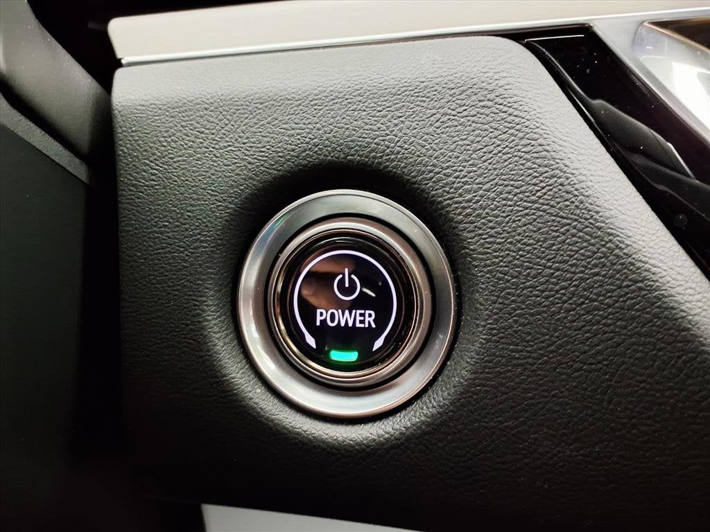 2024 Cadillac LYRIQ Luxury 2