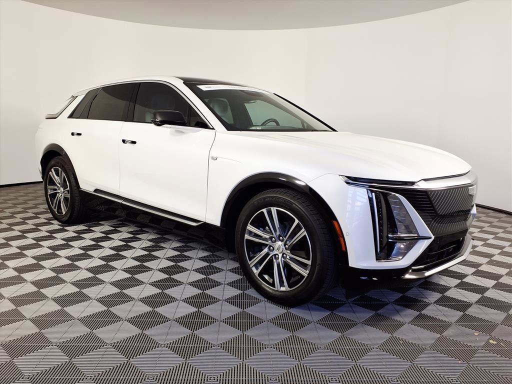 2024 Cadillac LYRIQ Luxury 2