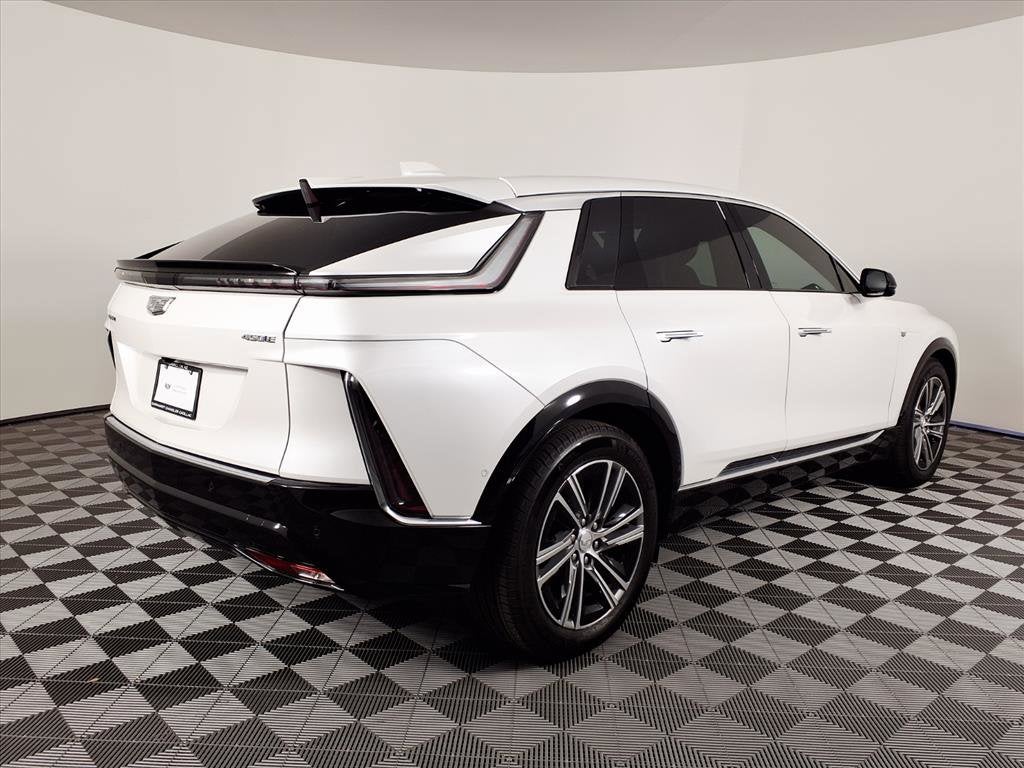 2024 Cadillac LYRIQ Luxury 2