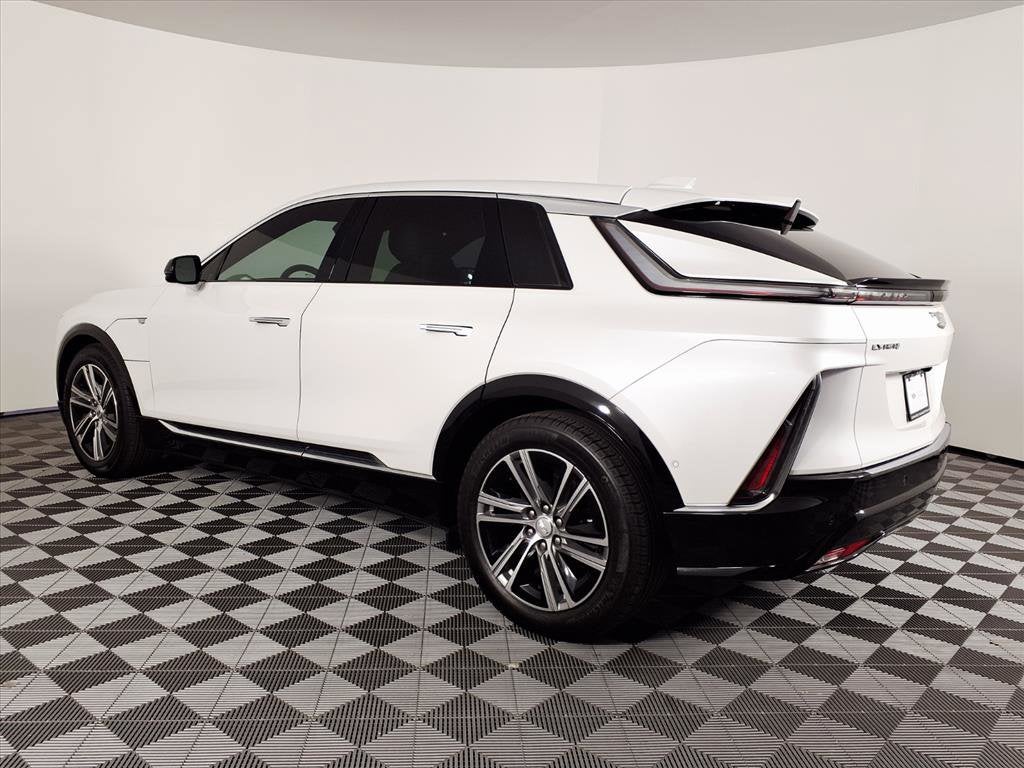 2024 Cadillac LYRIQ Luxury 2