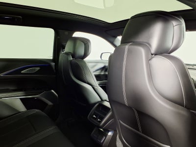 2024 Cadillac LYRIQ Luxury 2