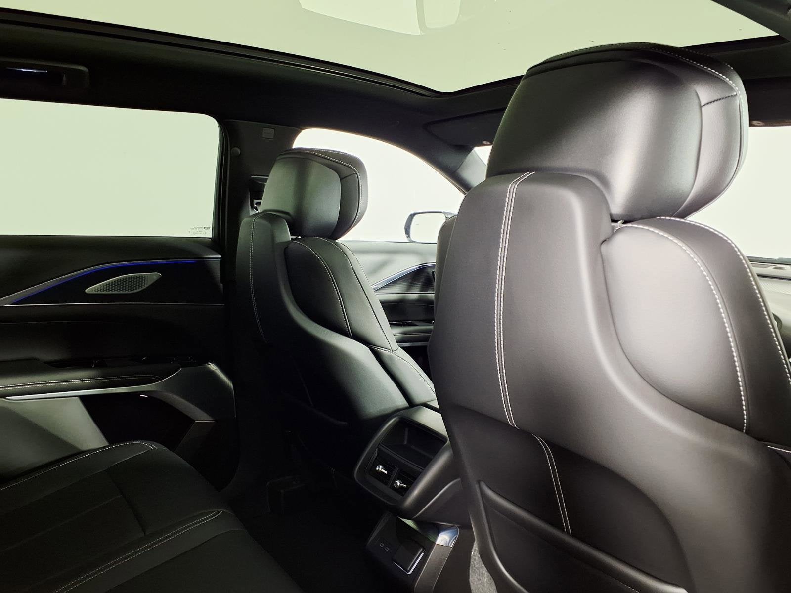 2024 Cadillac LYRIQ Luxury 2