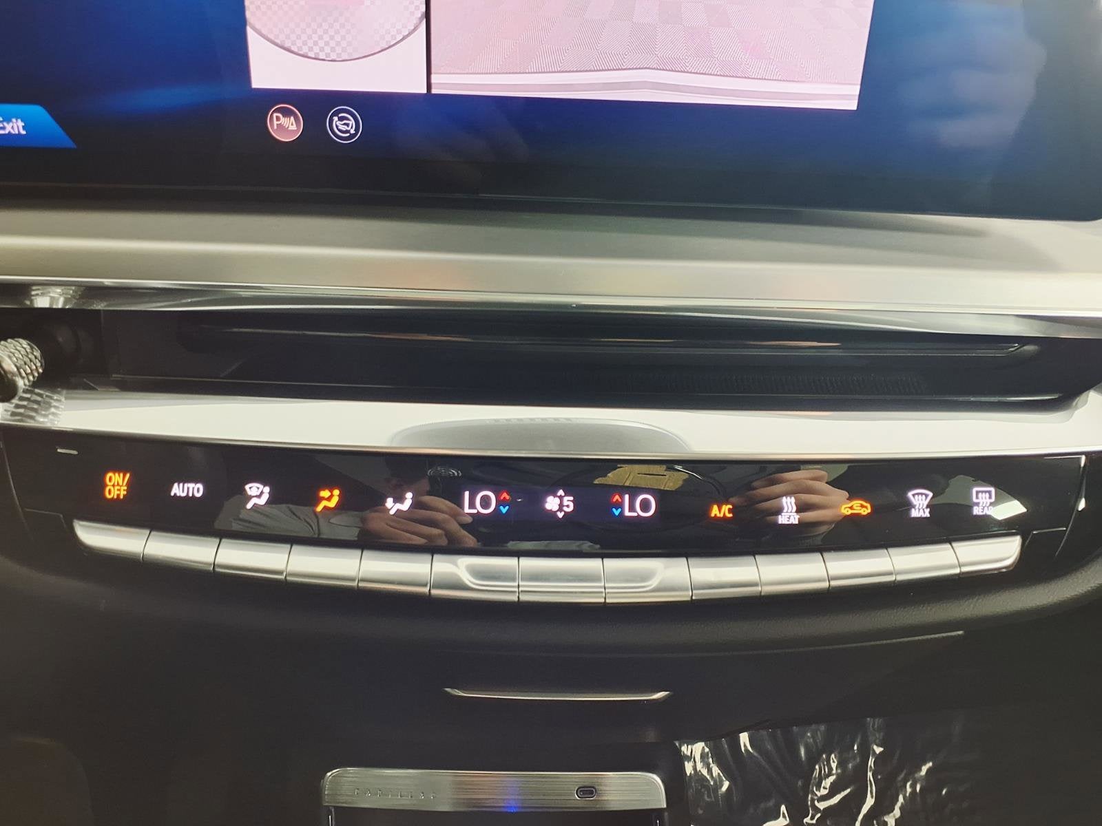 2024 Cadillac LYRIQ Luxury 2