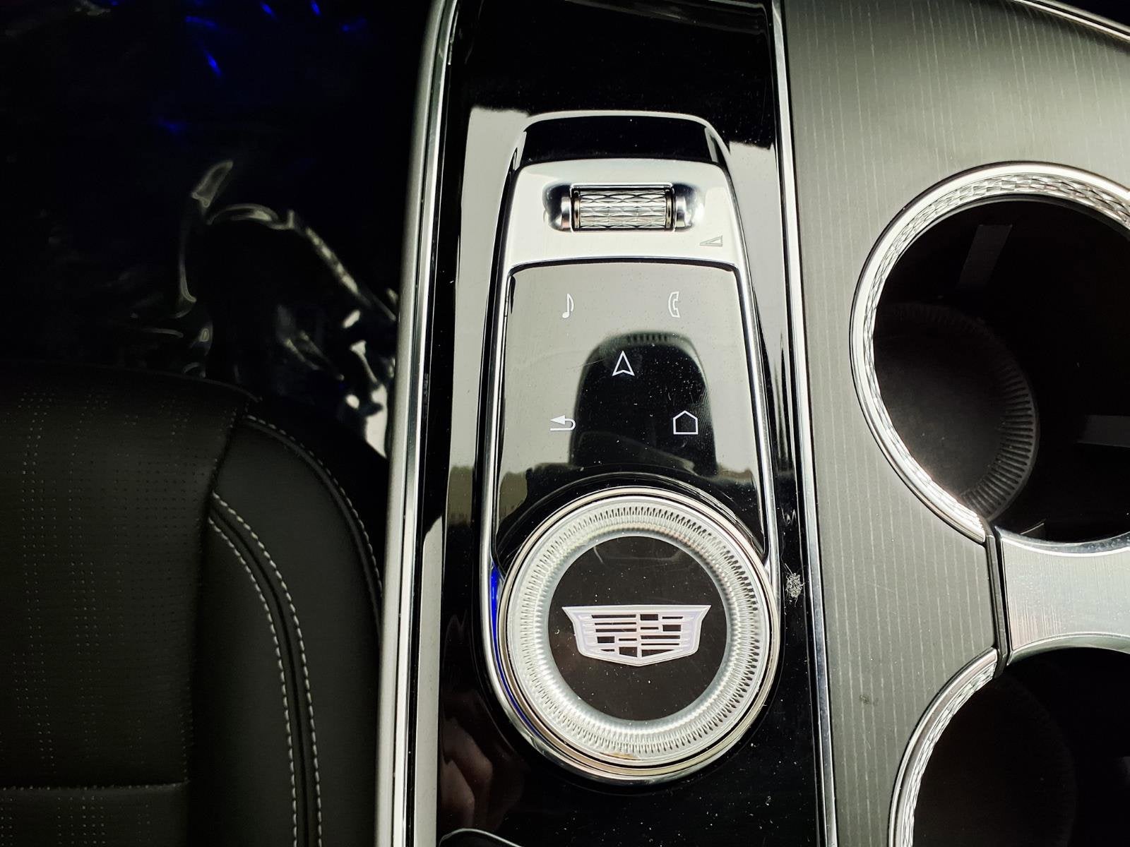 2024 Cadillac LYRIQ Luxury 2