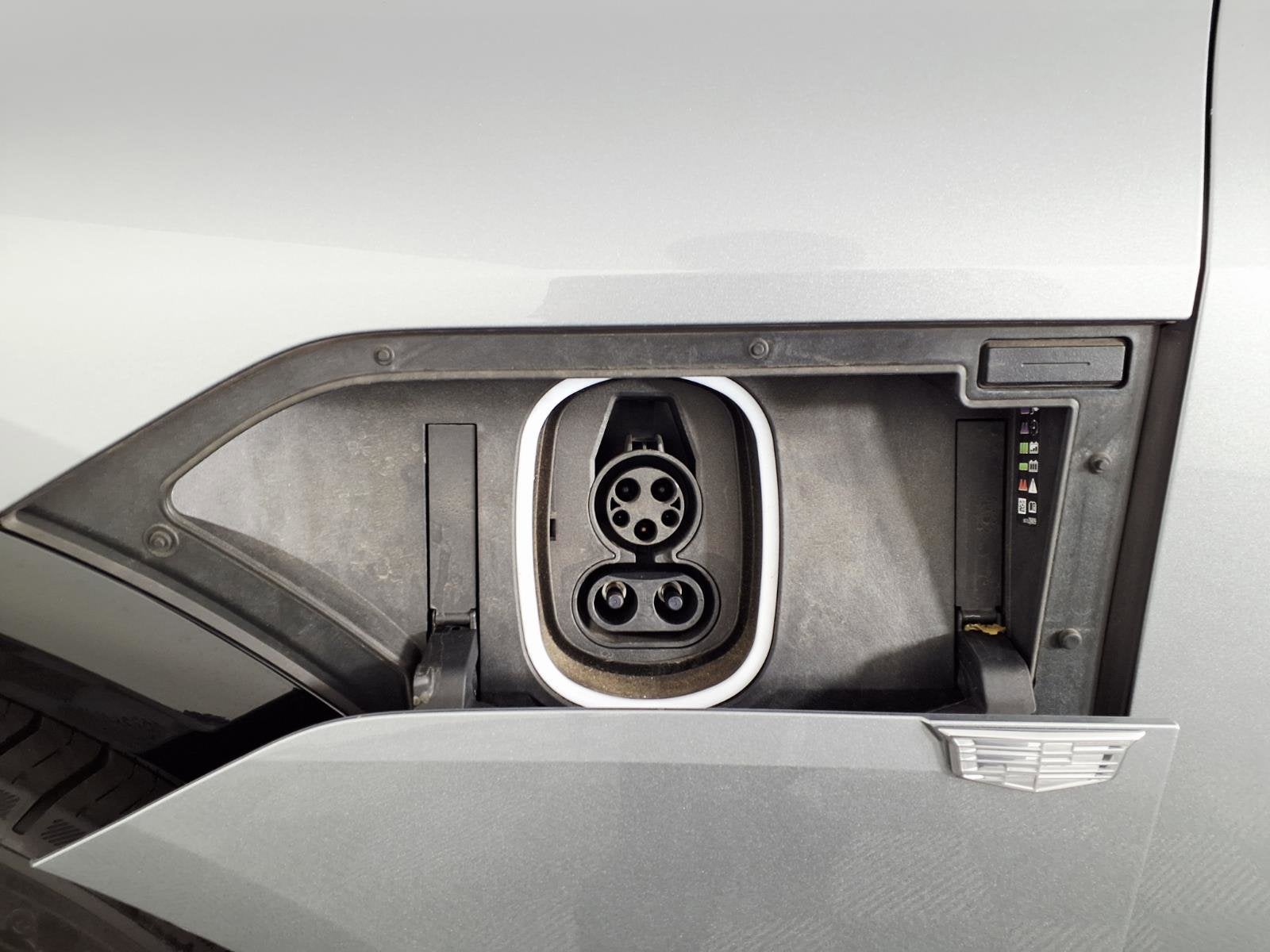 2024 Cadillac LYRIQ Luxury 2