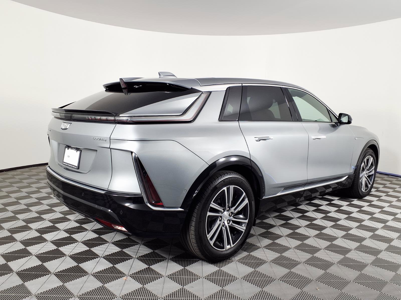 2024 Cadillac LYRIQ Luxury 2