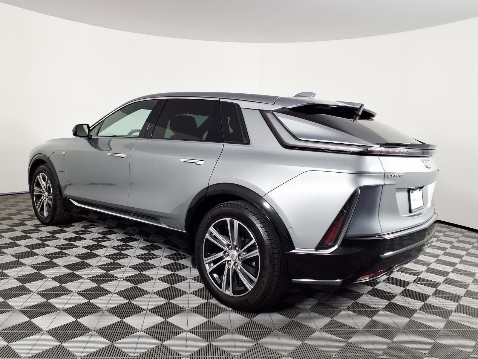 2024 Cadillac LYRIQ Luxury 2