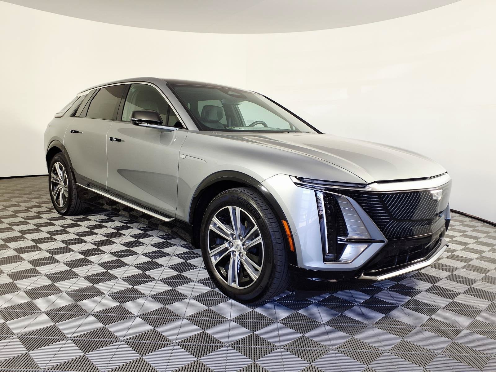 2024 Cadillac LYRIQ Luxury 2