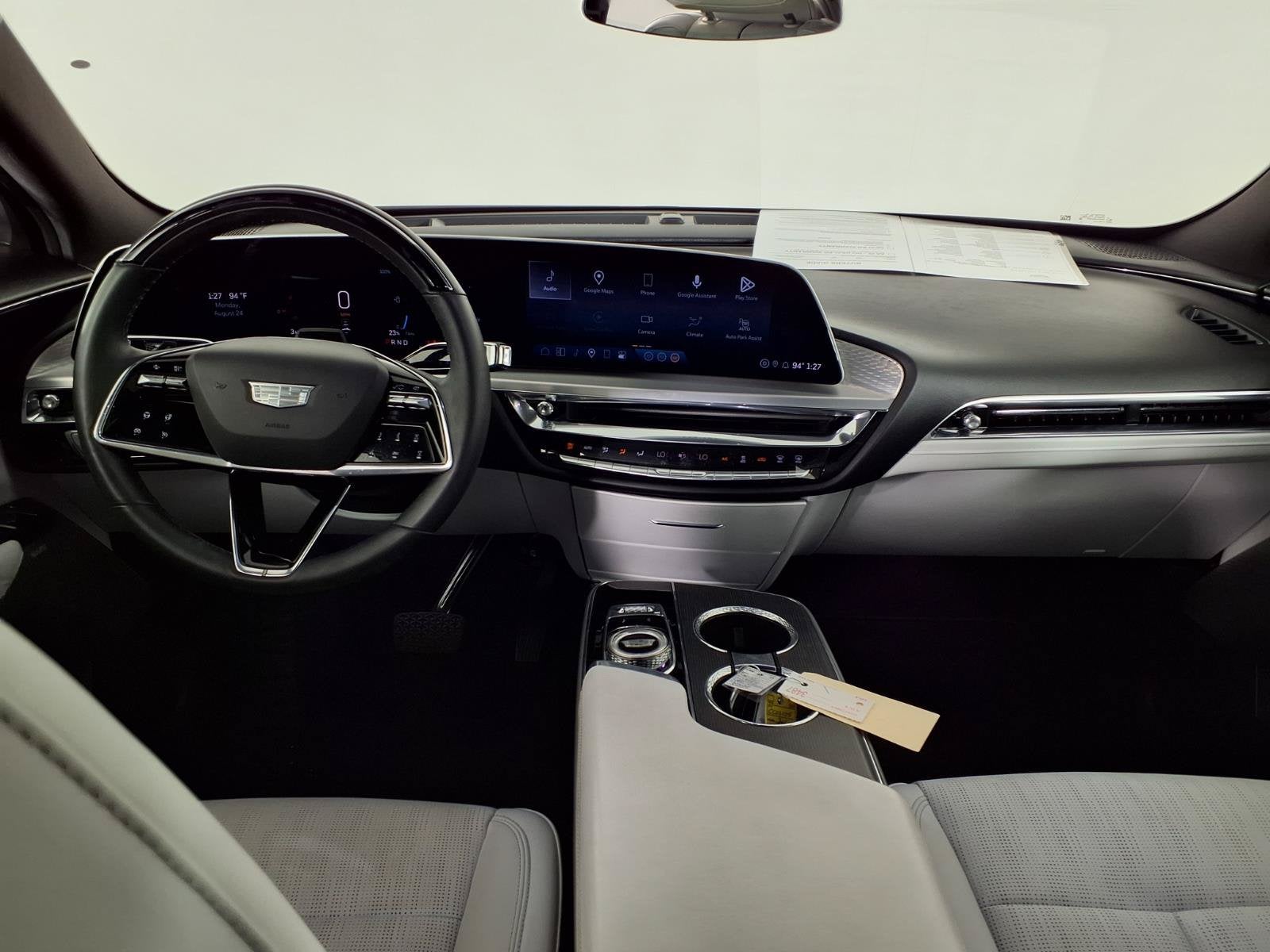 2024 Cadillac LYRIQ Luxury 2
