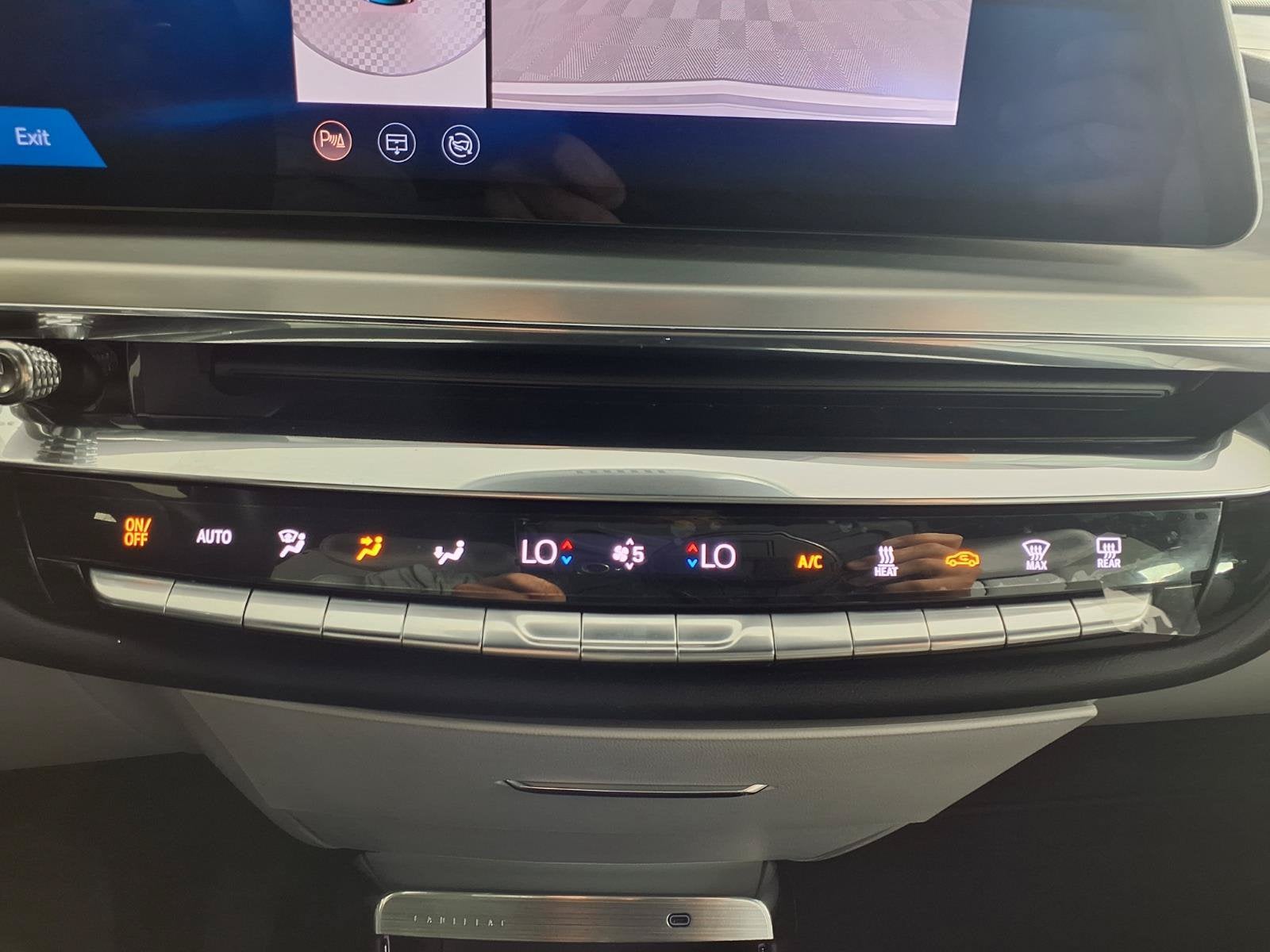 2024 Cadillac LYRIQ Luxury 2