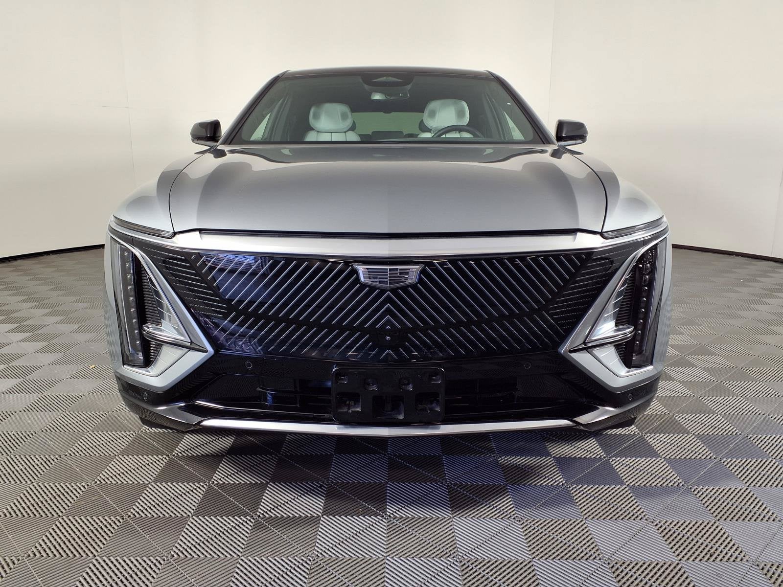 2024 Cadillac LYRIQ Luxury 2