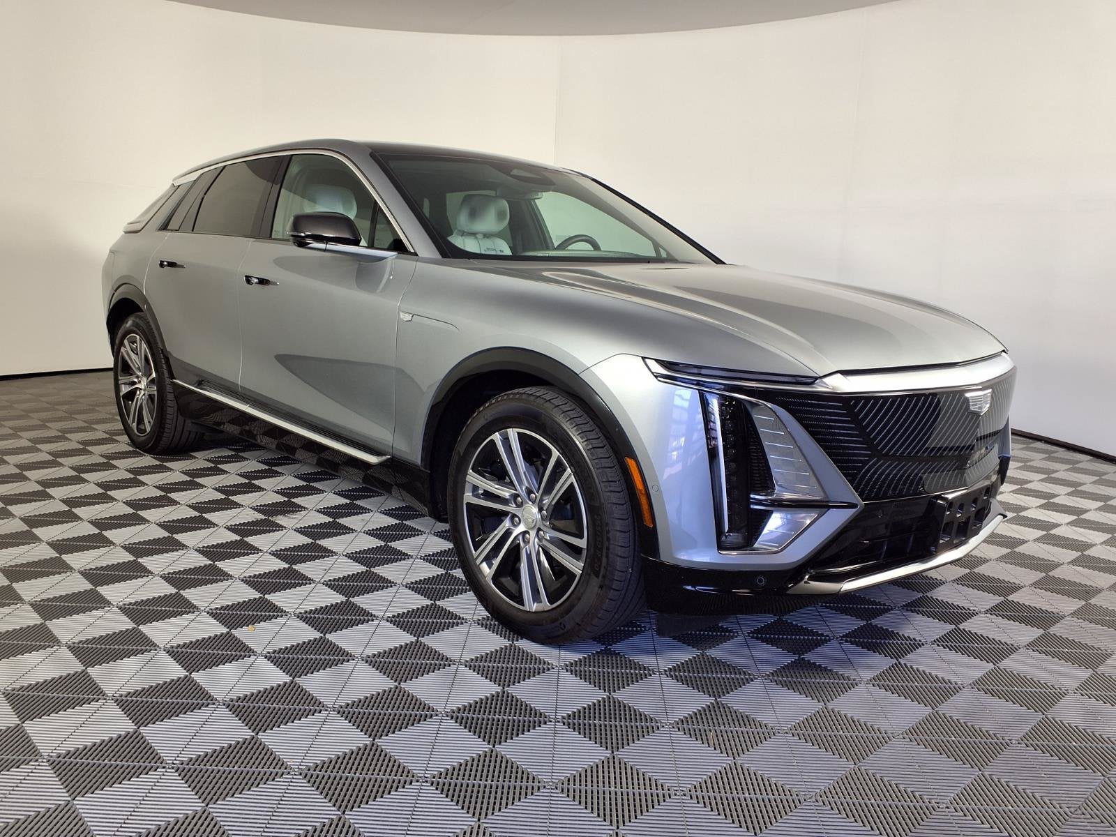 2024 Cadillac LYRIQ Luxury 2