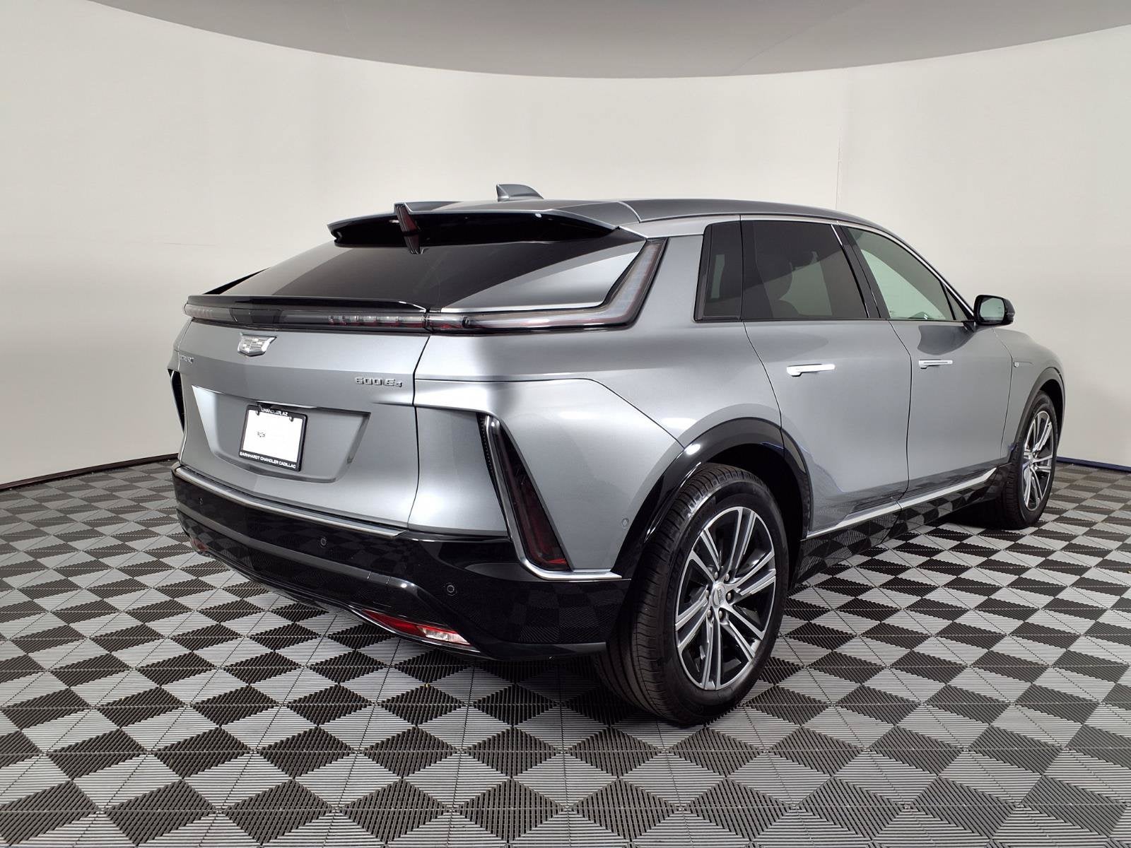 2024 Cadillac LYRIQ Luxury 2