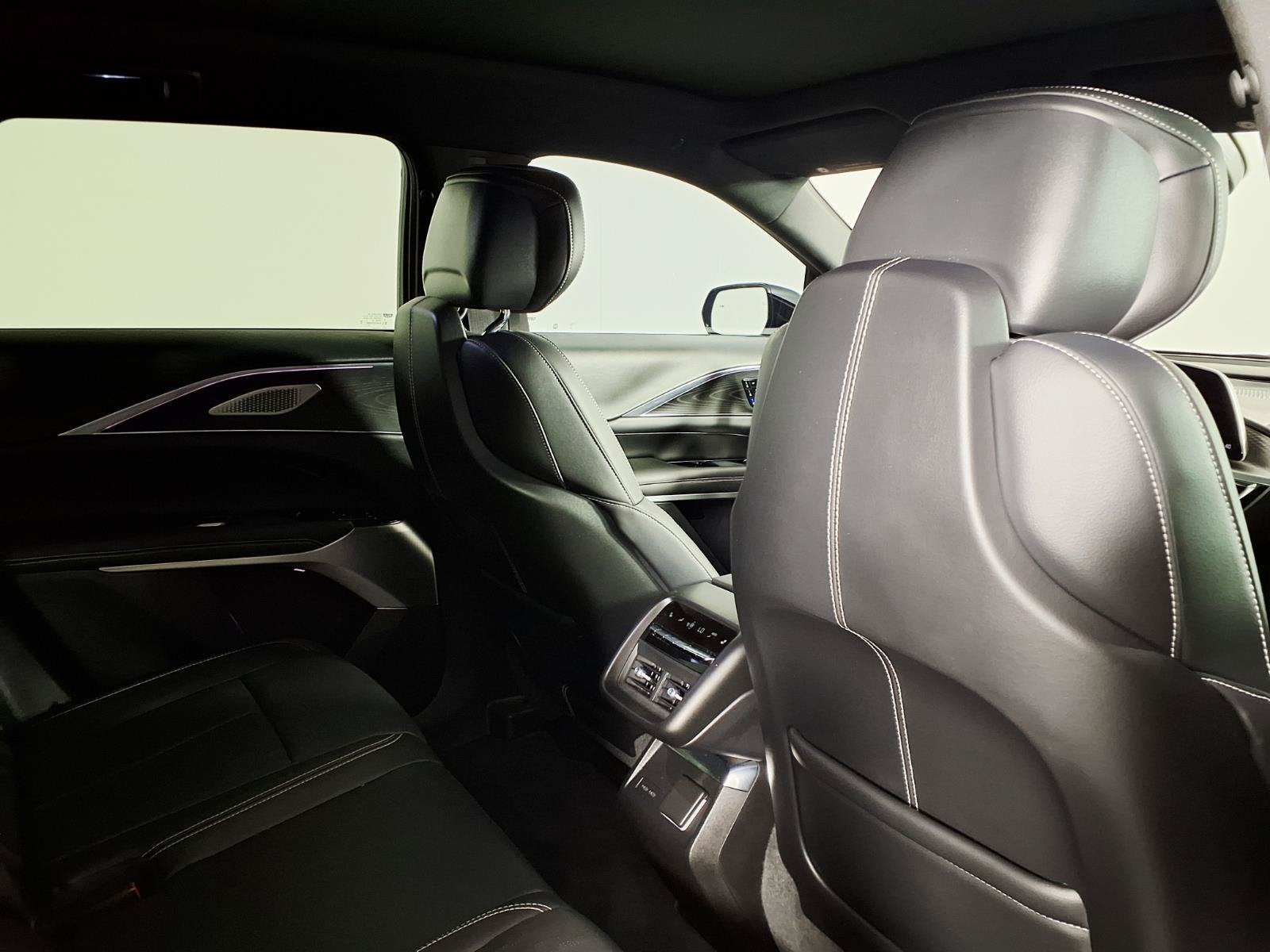 2024 Cadillac LYRIQ Luxury 3