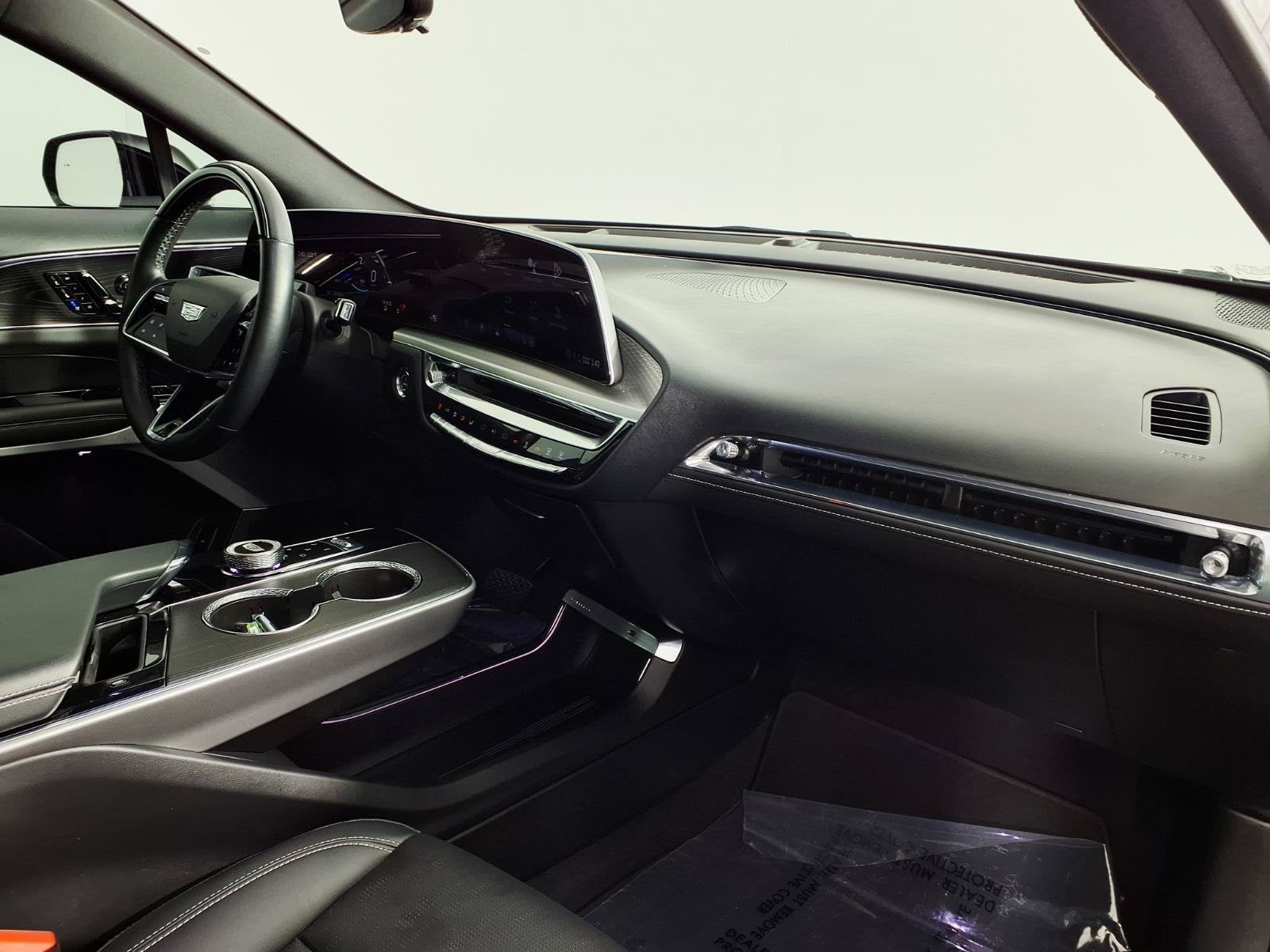 2024 Cadillac LYRIQ Luxury 3