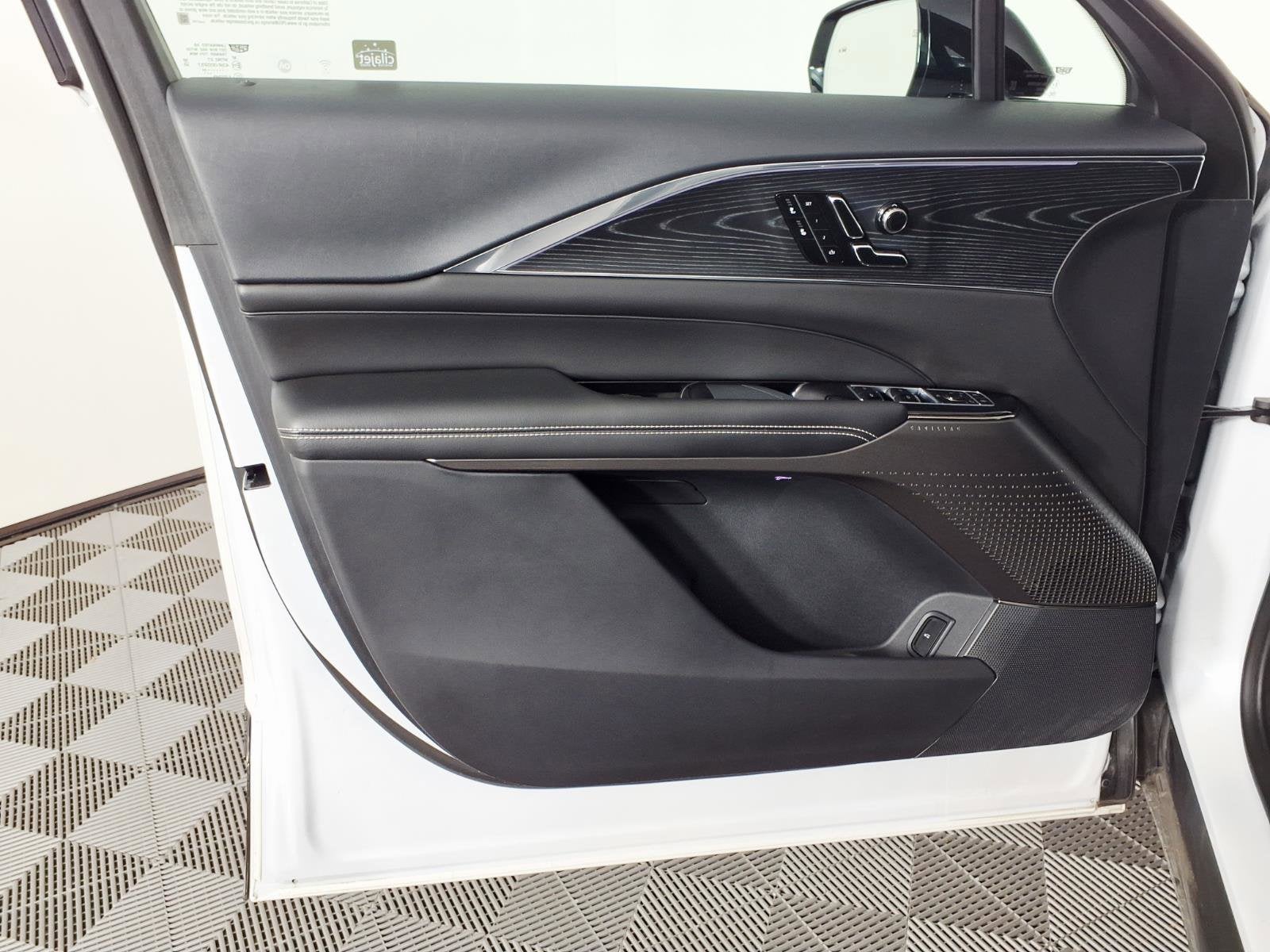 2024 Cadillac LYRIQ Sport 1