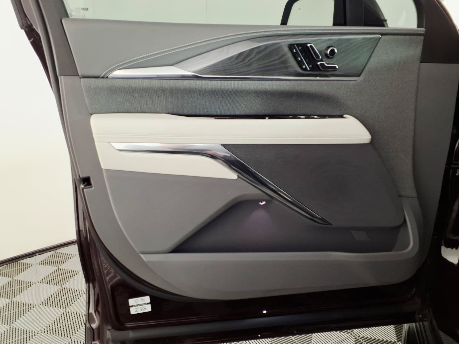 2025 Cadillac ESCALADE IQ Luxury 1