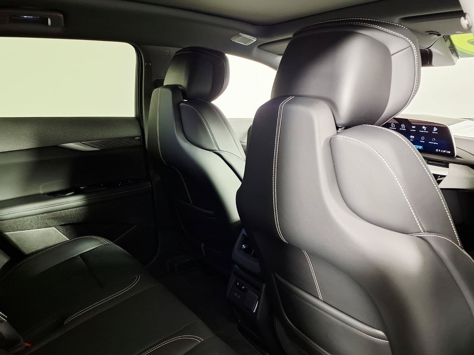 2025 Cadillac OPTIQ Luxury 2
