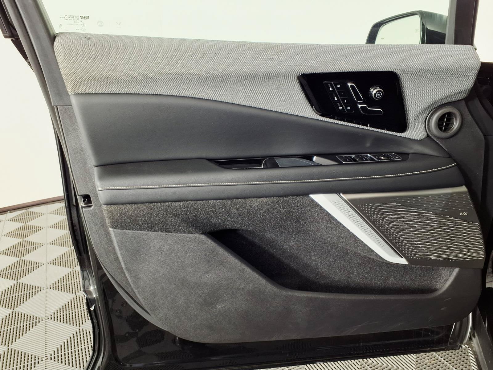 2025 Cadillac OPTIQ Luxury 2