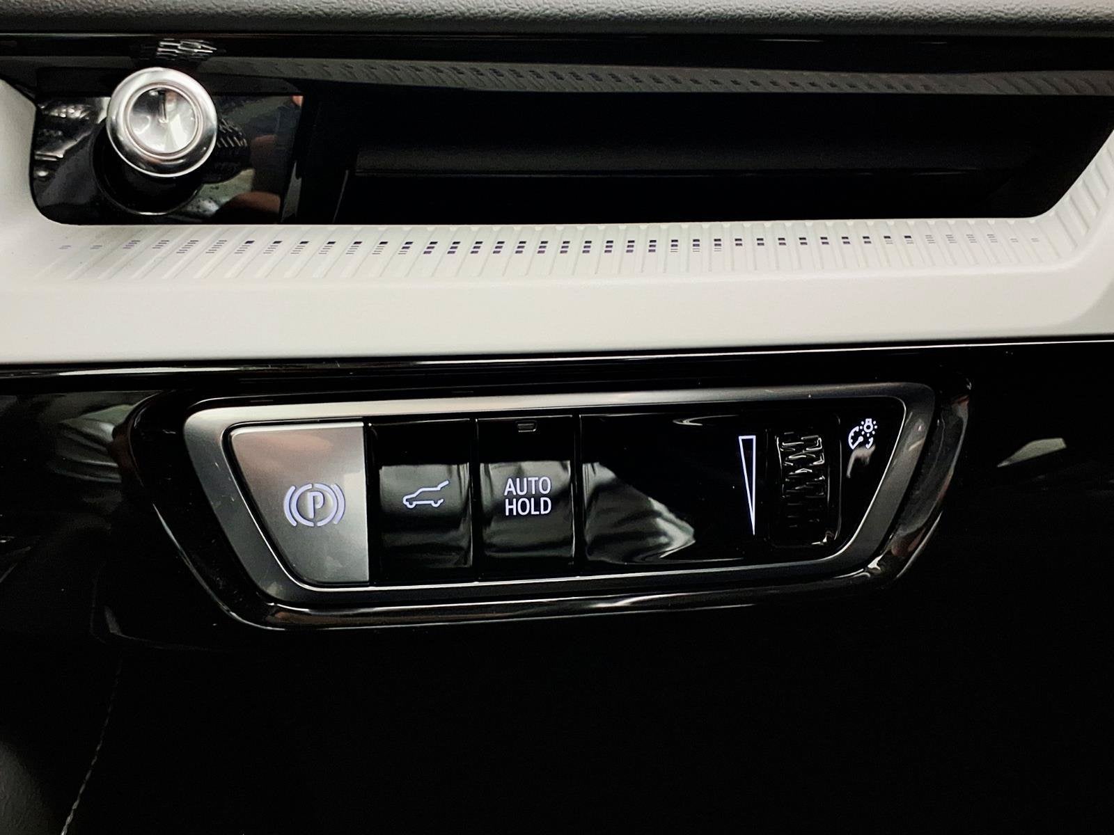 2025 Cadillac OPTIQ Luxury 2