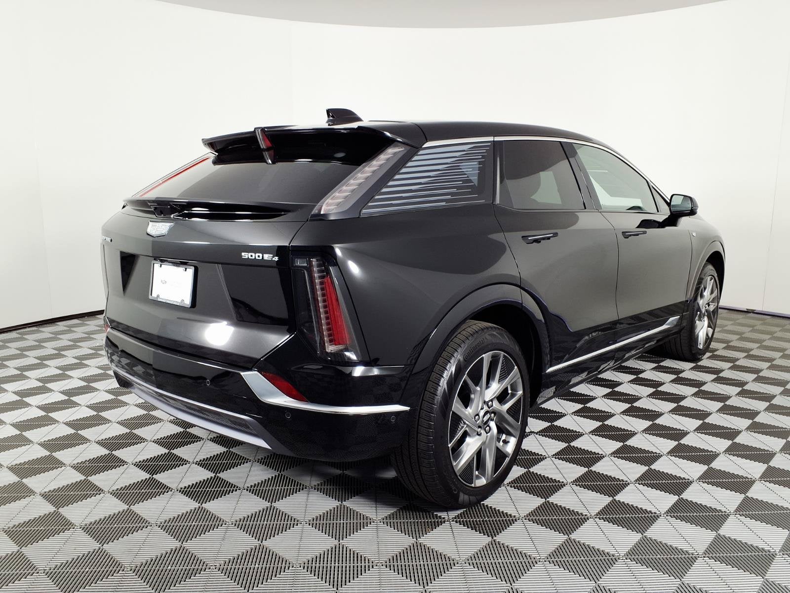 2025 Cadillac OPTIQ Luxury 2