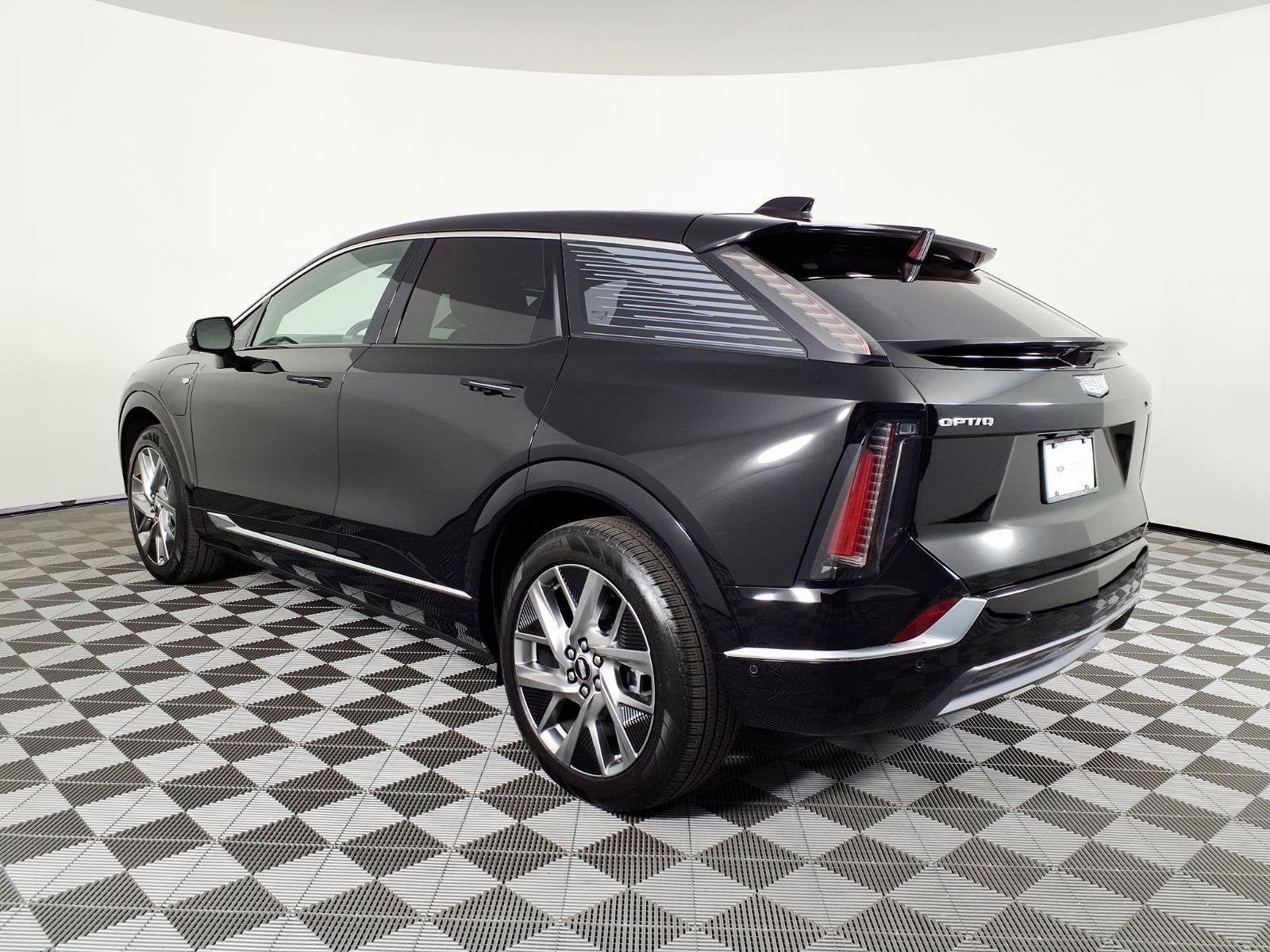 2025 Cadillac OPTIQ Luxury 2