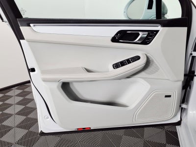 2023 Porsche Macan T