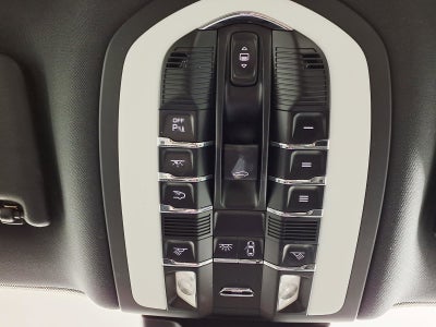 2023 Porsche Macan T