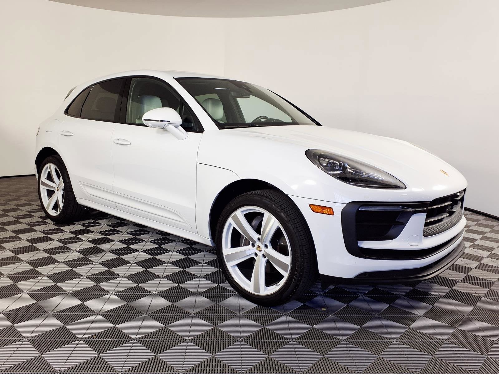 2023 Porsche Macan T