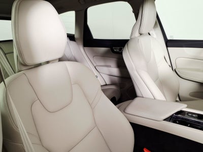2023 Volvo XC60 Recharge Plug-In Hyb Plus Dark Theme