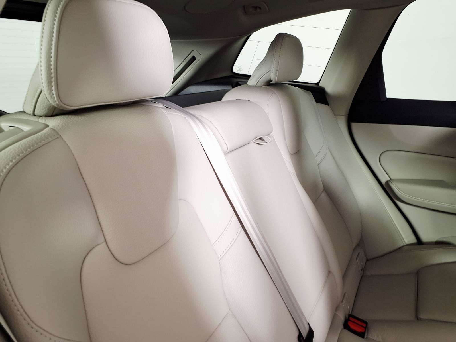 2023 Volvo XC60 Recharge Plug-In Hyb Plus Dark Theme